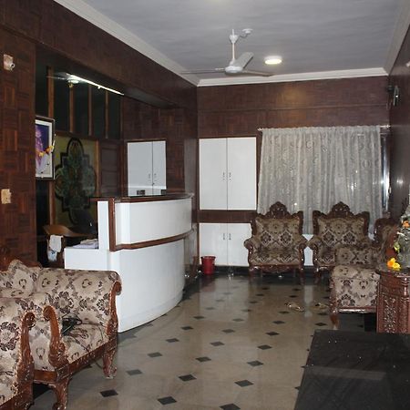 Royale Inn Вапи Экстерьер фото
