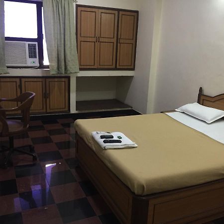 Royale Inn Вапи Экстерьер фото