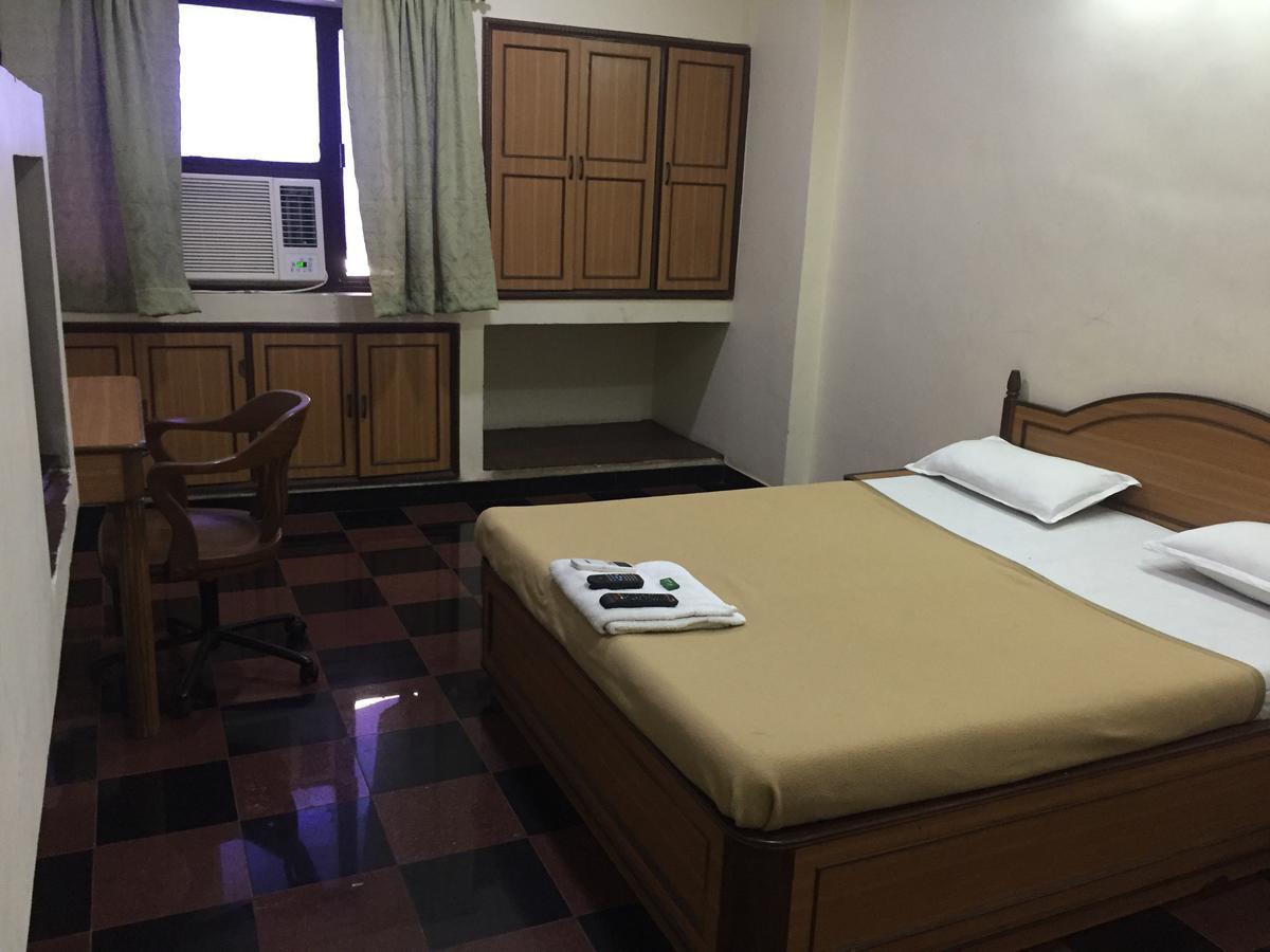 Royale Inn Вапи Экстерьер фото