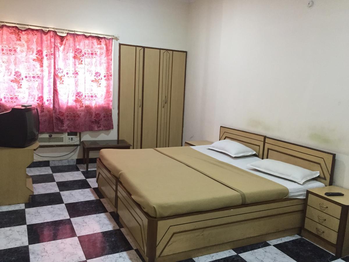 Royale Inn Вапи Экстерьер фото