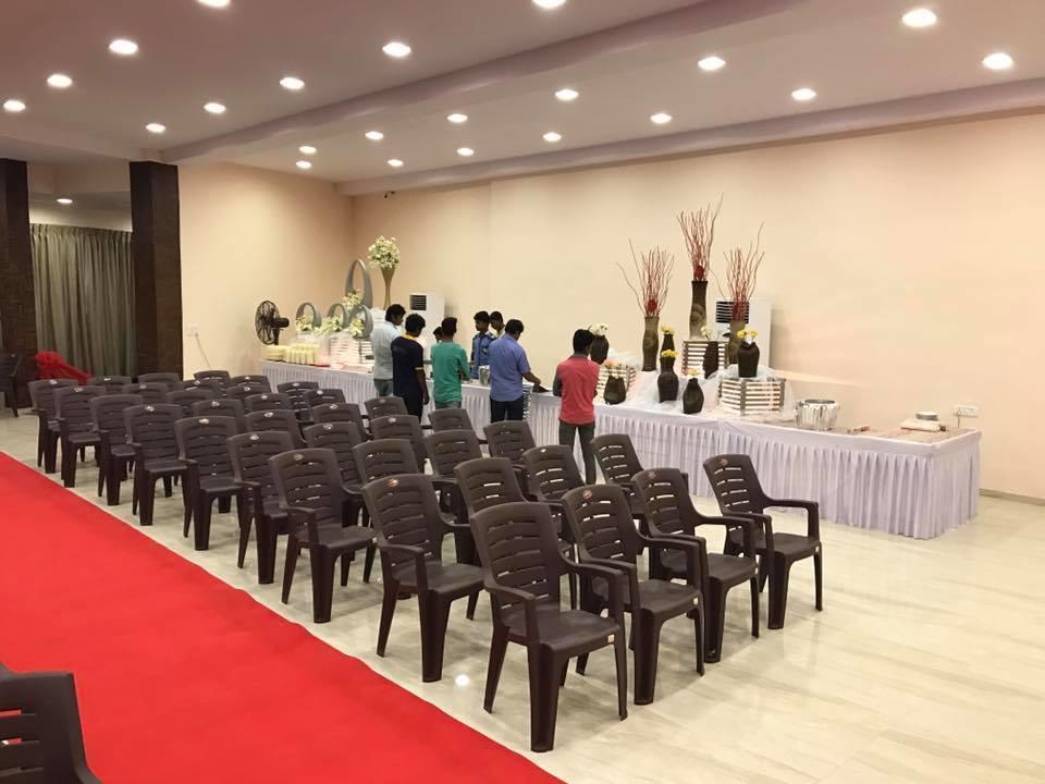 Royale Inn Вапи Экстерьер фото