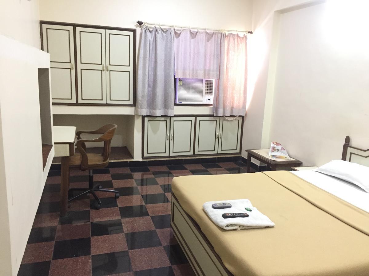 Royale Inn Вапи Экстерьер фото