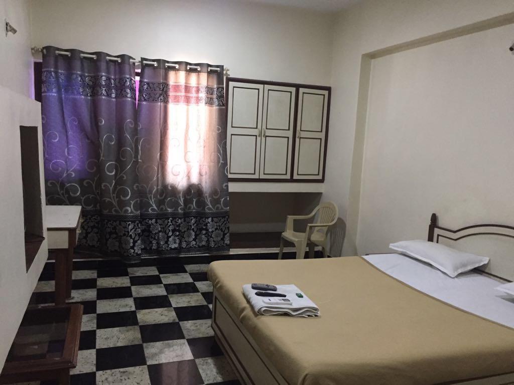 Royale Inn Вапи Экстерьер фото